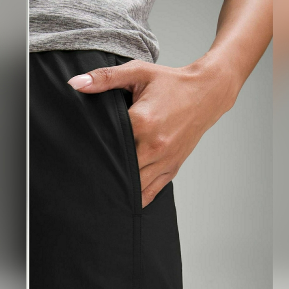 Lululemon Lightweight Cargo Mid-Rise Hiking Pant - Black 10 - Picture 5 of 12